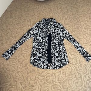 INC blk/wht  floral button down blouse with cami.100% nylon,cami 100% poly.SizeM